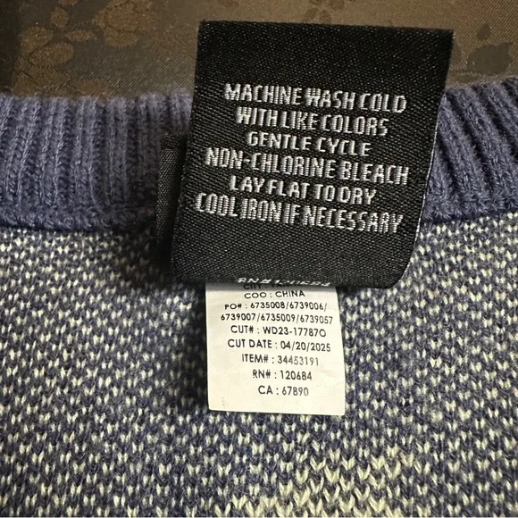 Peanuts Halloween Sweater - Picture 4 of 5